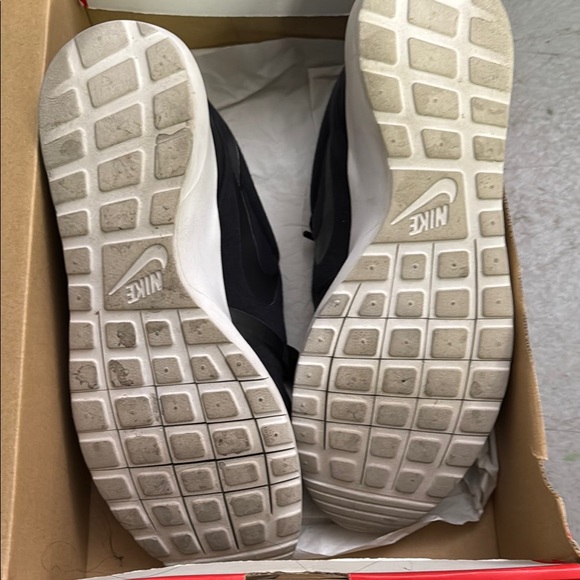 Nike Black Roshe NM - Picture 6 of 7